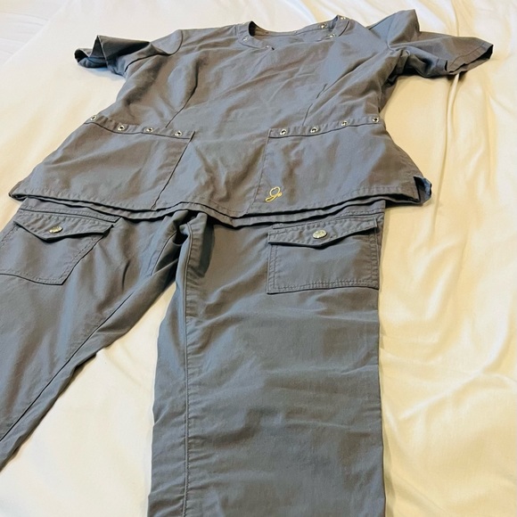 Grey Jaanuu Scrub set - Picture 1 of 9